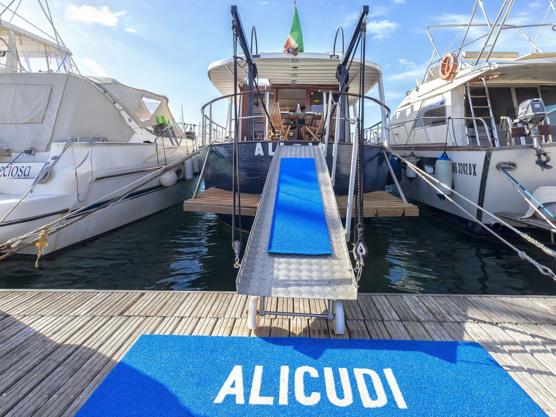 Cloud, Sky, Boat, Water, Watercraft, Naval Architecture, Boats And Boating--Equipment And Supplies, Vehicle, Body Of Water, Dock