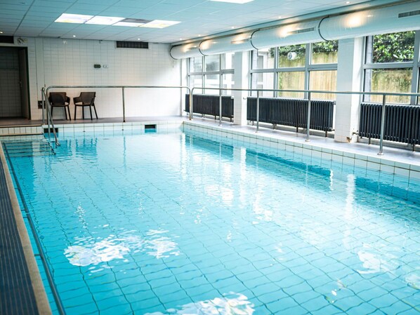 L'Eau, Propriété, Piscine, Bleu Azur, Bleu, Bâtiment, Sol, Sol, Ligne