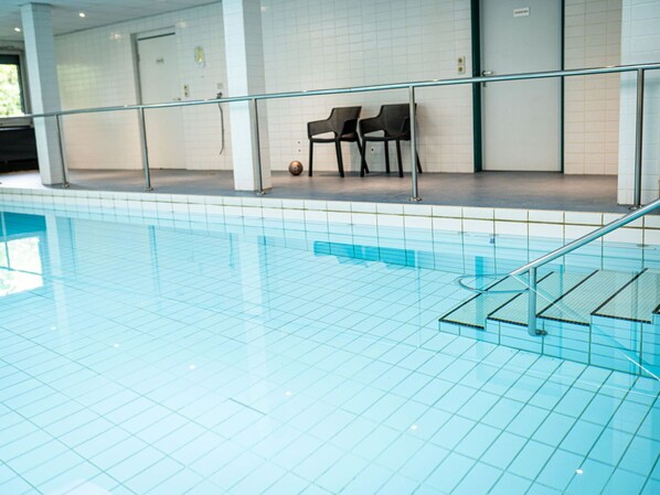 Wasser, Schwimmbad, Flooring, Fussboden, Rechteck, Verbundwerkstoff, Freizeit, Glas