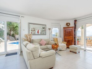 Property, Couch, Picture Frame, Plant, Wood, Interior Design, Living Room, Floor, Flooring, Chair