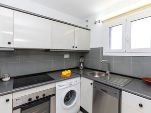 Cabinetry, Property, Countertop, Kitchen Sink, Product, Kitchen, Sink, Kitchen Stove, Window, Home Appliance