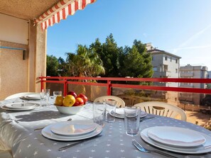 Table, Tableware, Sky, Property, Furniture, Dishware, Building, Plate, Chair, Outdoor Furniture