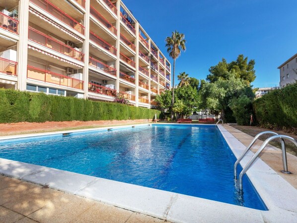 Water, Plant, Building, Daytime, Property, Sky, Swimming Pool, Azure, Tree, Architecture