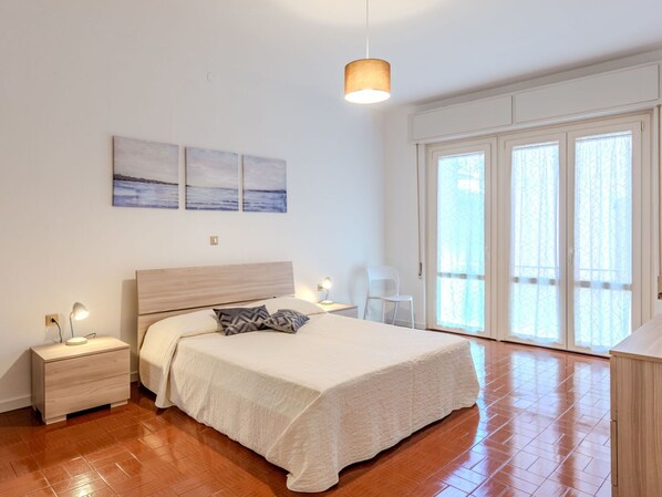 Property, Furniture, Window, Comfort, Wood, Building, Interior Design, Lighting, Shade, Bed Frame