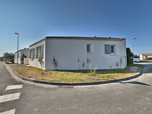 Himmel, Eigentum, Pflanze, Gebäude, Haus, Grundstueck, Asphalt, Die Architektur, Fenster, Wohngebiet