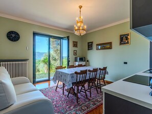 Table, Propriété, Meubles, Cadre, Fenêtre, Bois, Design Intérieur, Chaise, Sol, Salon