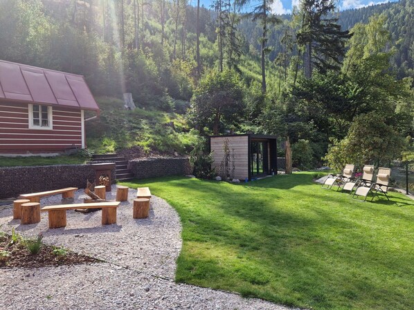 Plant, Property, Building, Natural Landscape, Tree, Window, Land Lot, Vegetation, Grass, Biome