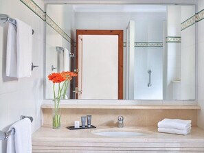 Spiegel, Blume, Armatur, Eigentum, Gebäude, Zapfhahn, Badezimmer, Holz, Interior Design