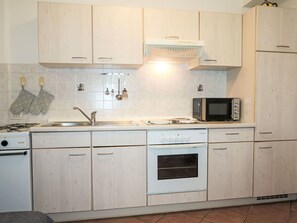 Cabinetry, Countertop, Property, Furniture, Kitchen Appliance, Kitchen Sink, Kitchen Stove, Kitchen, Building, Sink