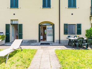 Pflanze, Eigentum, Fenster, Möbel, Gebäude, Blau, Die Architektur, Tür, Tabelle, Strassenbelag