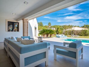 Sky, Water, Building, Property, Daytime, Swimming Pool, Window, Blue, Azure, Architecture