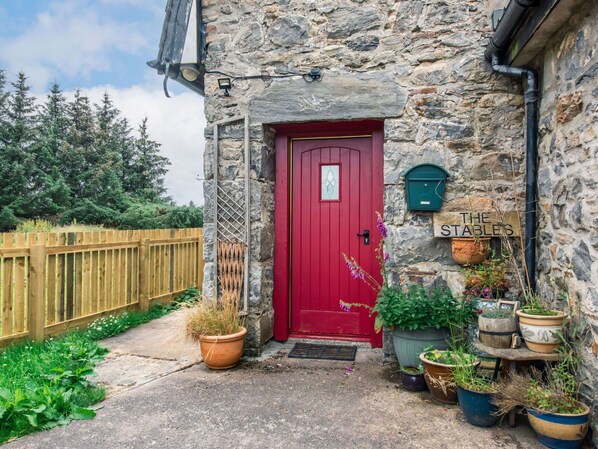 Plant, Property, Flowerpot, Door, Building, Cloud, Houseplant, Wood, Brickwork, Brick