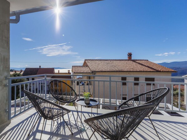 Ciel, L'Eau, Bâtiment, Propriété, Jour, Piscine, Fenêtre, Bleu, Bleu Azur, Architecture