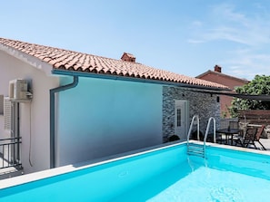 L'Eau, Bâtiment, Plante, Propriété, Ciel, Piscine, Bleu Azur, Ombre, Design Intérieur, Maison