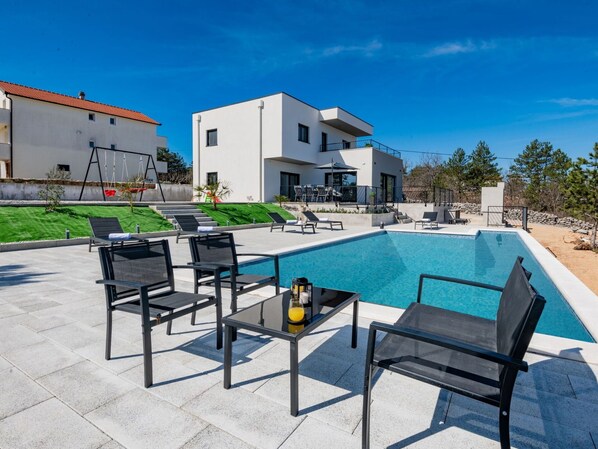 Sky, Property, Building, Shade, Swimming Pool, Outdoor Furniture, Plant, Urban Design, Condominium, Water