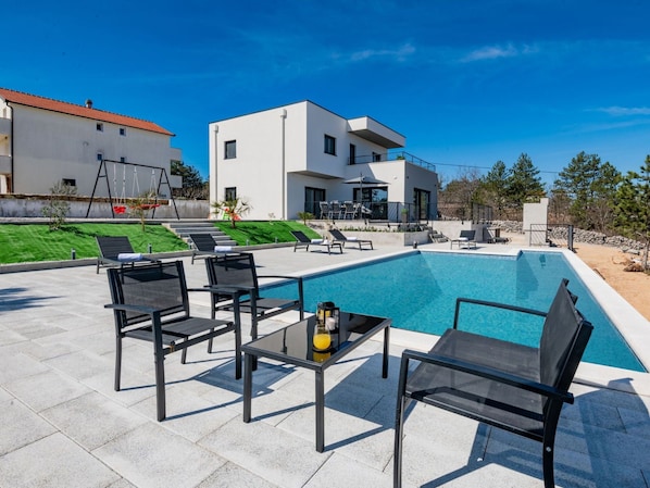 Sky, Property, Building, Shade, Swimming Pool, Outdoor Furniture, Plant, Urban Design, Condominium, Water