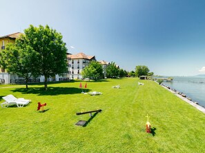 Himmel, Wasser, Gebäude, Eigentum, Daytime, Schwimmbad, Fenster, Blau, Azurblau, Die Architektur