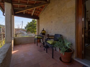 Plante, Propriété, Pot De Fleur, Plante D'Appartement, Design Intérieur, Ciel, Ombre, Table, Bois, Sol