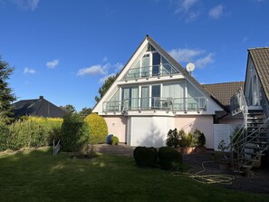 Cloud, Plant, Sky, Building, Window, House, Tree, Land Lot, Grass, Residential Area