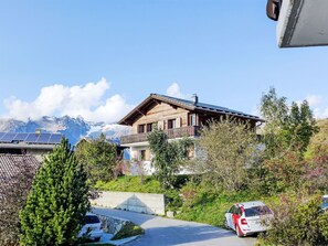 Himmel, Pflanze, Wolke, Eigentum, Gebäude, Fahrzeug, Auto, Fenster, Haus, Baum