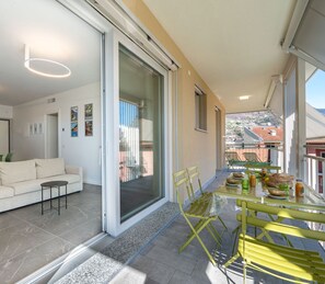Sol, Design Intérieur, Sol, Plafond, Appartement, Domicile, Chaise, Balcon, Parquet