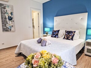 Möbel, Bett, Interior Design, Fussboden, Schlafzimmer, Flooring, Zimmer, Bettdecke, Bedding, Linens
