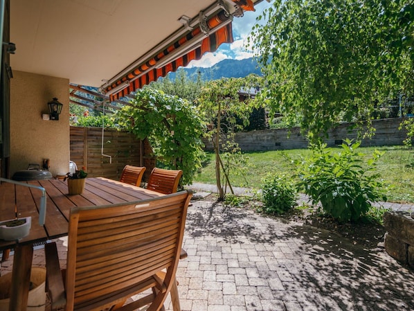 Plant, Furniture, Building, Chair, Flowerpot, Shade, Outdoor Furniture, Architecture, Wood, Houseplant