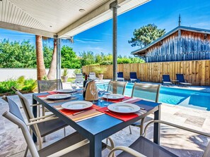Table, Meubles, Propriété, Plante, Chaise, Bâtiment, Mobilier De Jardin, Design Intérieur, Architecture, Ombre