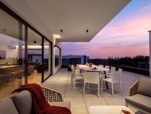 Möbel, Gebäude, Eigentum, Wolke, Tabelle, Himmel, Couch, Interior Design, Wohnzimmer, Grundeigentum