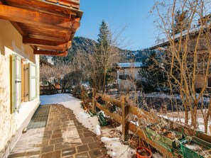 Sky, Plant, Building, Tree, Wood, Snow, House, Residential Area, Porch, Roof