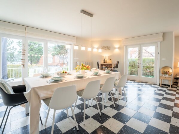 Möbel, Tabelle, Stuhl, Fenster, Interior Design, Holz, Fussboden, Flooring, Gebäude, Grundeigentum