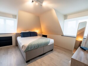 Möbel, Eigentum, Gebäude, Cabinetry, Komfort, Bettrahmen, Holz, Textil, Schatten, Interior Design