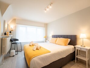 Möbel, Gebäude, Eigentum, Komfort, Holz, Lampe, Orange, Interior Design, Beleuchtung, Schatten