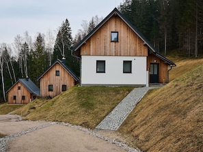 Building, Sky, Window, Plant, Tree, House, Slope, Wood, Land Lot, Cottage