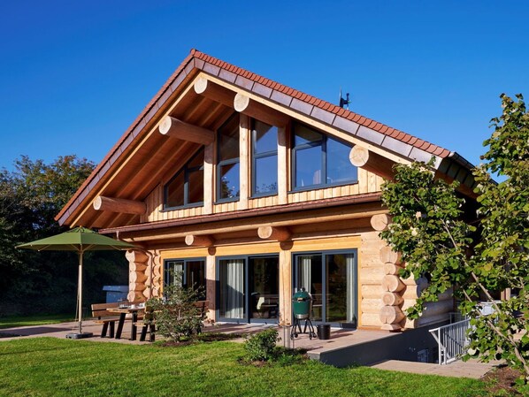 Pflanze, Himmel, Gebäude, Eigentum, Fenster, Haus, Holz, Baum, Hütte, Grundstueck
