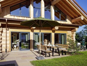 Pflanze, Fenster, Schatten, Holz, Himmel, Interior Design, Veranda, Hütte, Wohngebiet, Abstellgleis