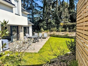 Arbuste, Zone Résidentielle, Domicile, Maison, Jardin, Chalet, Couverture De Sol, Aménagement Paysager, Ombre, Biens