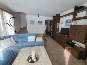 Möbel, Eigentum, Bilderrahmen, Couch, Tabelle, Komfort, Wohnzimmer, Gebäude, Interior Design, Flooring