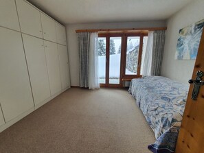 Eigentum, Möbel, Gebäude, Fenster, Holz, Interior Design, Fussboden, Vorhang, Schatten