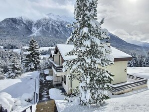 Himmel, Schnee, Wolke, Berg, Gebäude, Fenster, Natur, Pflanze, Steigung, Baum