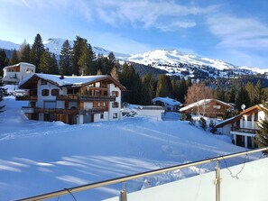 Nuage, Ciel, Bâtiment, Neige, Pente, Fenêtre, Montagne, Maison, Arbre, Gelé