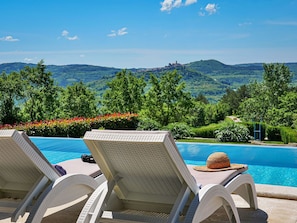 Bleu, Piscine, Mobilier De Jardin, Colline, Meubles, Recours, Eco Hôtel, Balancelle, Loisir, Chaîne De Montagnes