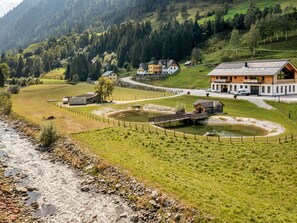 Pflanze, Berg, Ökoregion, Natürliche Landschaft, Baum, Grundstueck, Hochland, Gebäude, Gras, Steigung