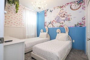 2nd Floor Alice in Wonderland Room (2 Twin Size Beds)