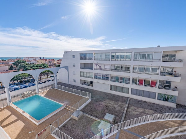 Plante, Ciel, Propriété, L'Eau, Arbre, Bleu Azur, Bâtiment, Architecture, Arecales, Zone Résidentielle