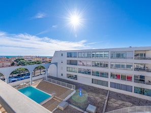 Plante, Ciel, Propriété, L'Eau, Arbre, Bleu Azur, Bâtiment, Architecture, Arecales, Zone Résidentielle