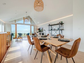 Open plan living space | 3 Karn Havos, Mawgan Porth