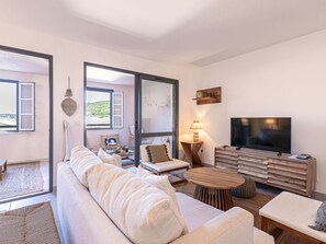 Picture Frame, Furniture, Comfort, Wood, Table, Living Room, Interior Design, Television, Floor, Window