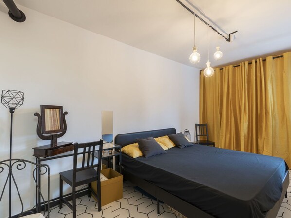Property, Furniture, Building, Comfort, Wood, Lighting, Table, Lamp, Interior Design, House
