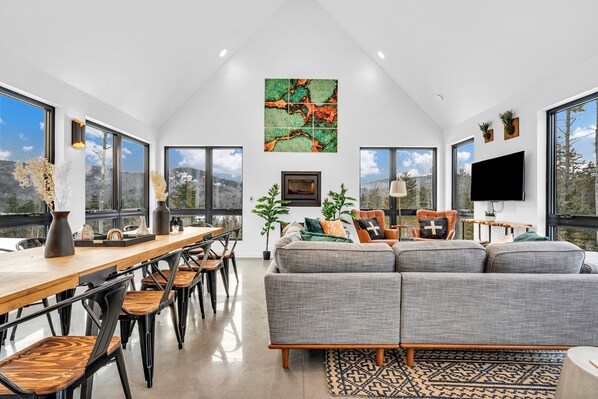  Light-filled living meets forest charm 🌲☀️ With soaring ceilings and panoramic windows, this cozy modern retreat brings the outdoors in. #ModernRustic #NatureEscape